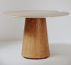 Mesa de jantar Zara Redonda 1.2 c/ Vidro Off White Base Cone Laminada